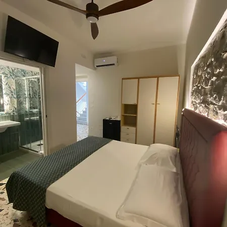 Cinquestelle Del Centro Storico 3* بالينورو